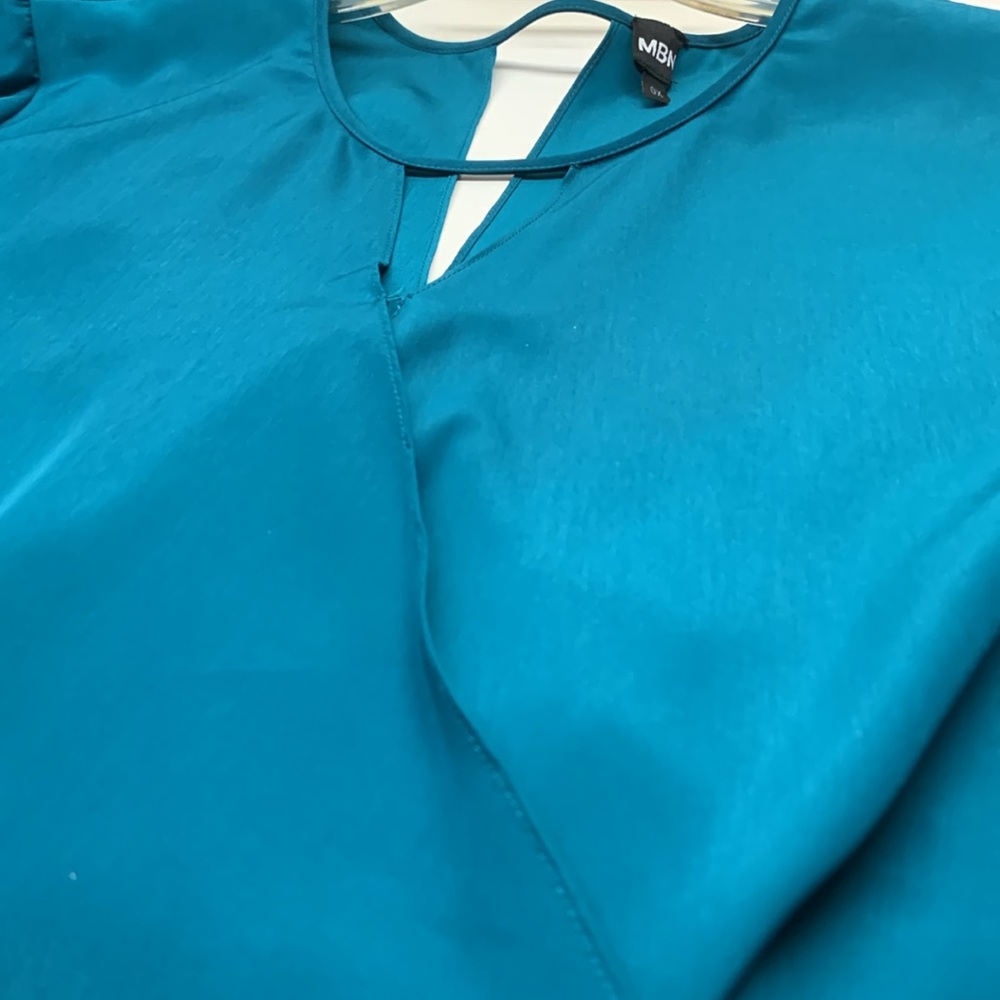 blouse - Picture 3 of 5